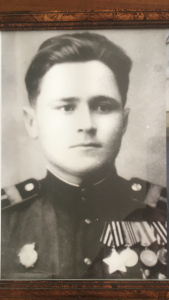 Виталий Григорьевич Дера в годы войны. Фото из личного архива