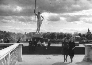 Девушка с веслом. Автор Харрисон Форман. 1939 год. Фото: сайт мэра Москвы