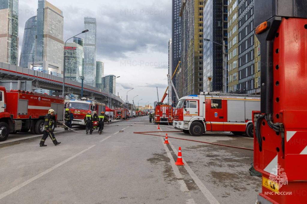 В Москве прошли плановые учения по тушению возгорания в высотном здании