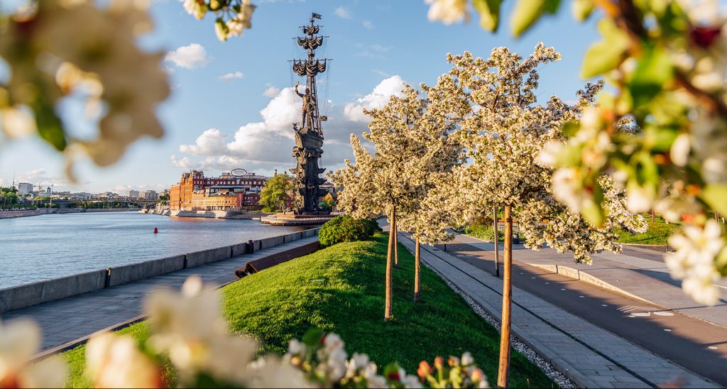 От фруктовых деревьев до благоухающих роз, или Где в Москве пахнет весной