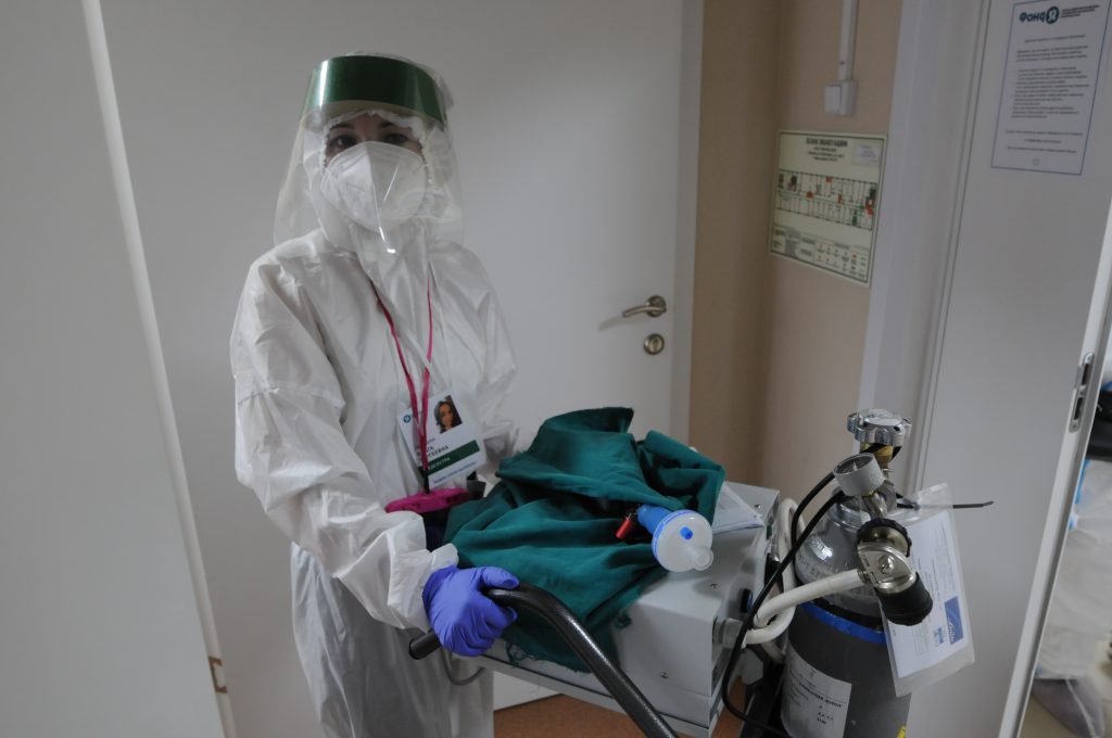 Еще 4,2 тысячи новых случаев коронавируса выявили в России за сутки