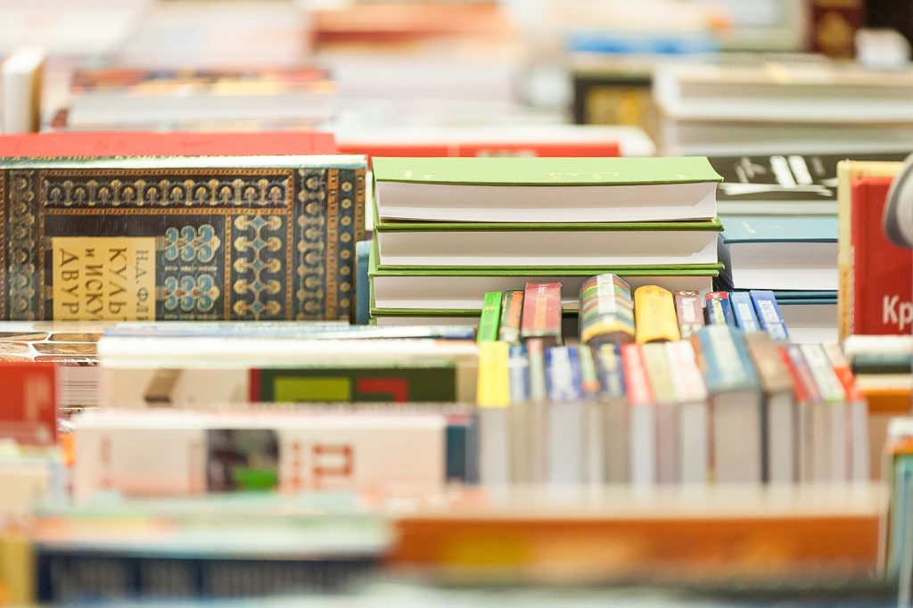 Как забыть о времени: библиотекарь рассказала о книгах для детей и подростков