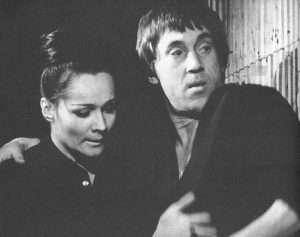23 апреля 1974 года. Славина и Высоцкий в «Добром человеке из Сезуана». Фото: И. Александров