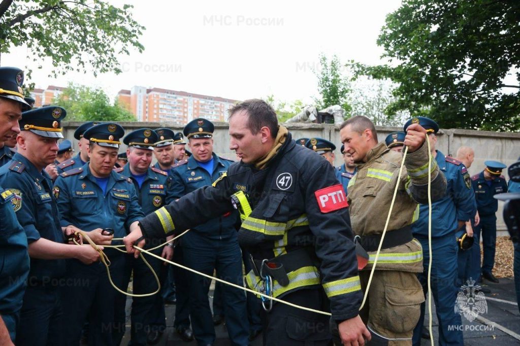 В столичном Главке МЧС России прошли занятия в рамках школы оперативного мастерства