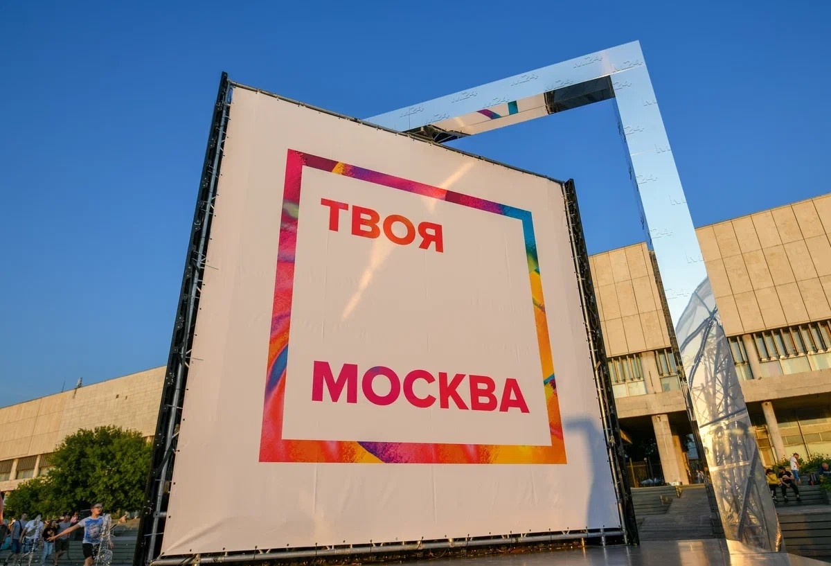 Для «Твоей Москвы» рядом с Сухим фонтаном возведут дизайнерский интерактивный павильон — в легком и лаконичном стиле хайтек. Фото: пресс-служба АО «Москва Медиа»