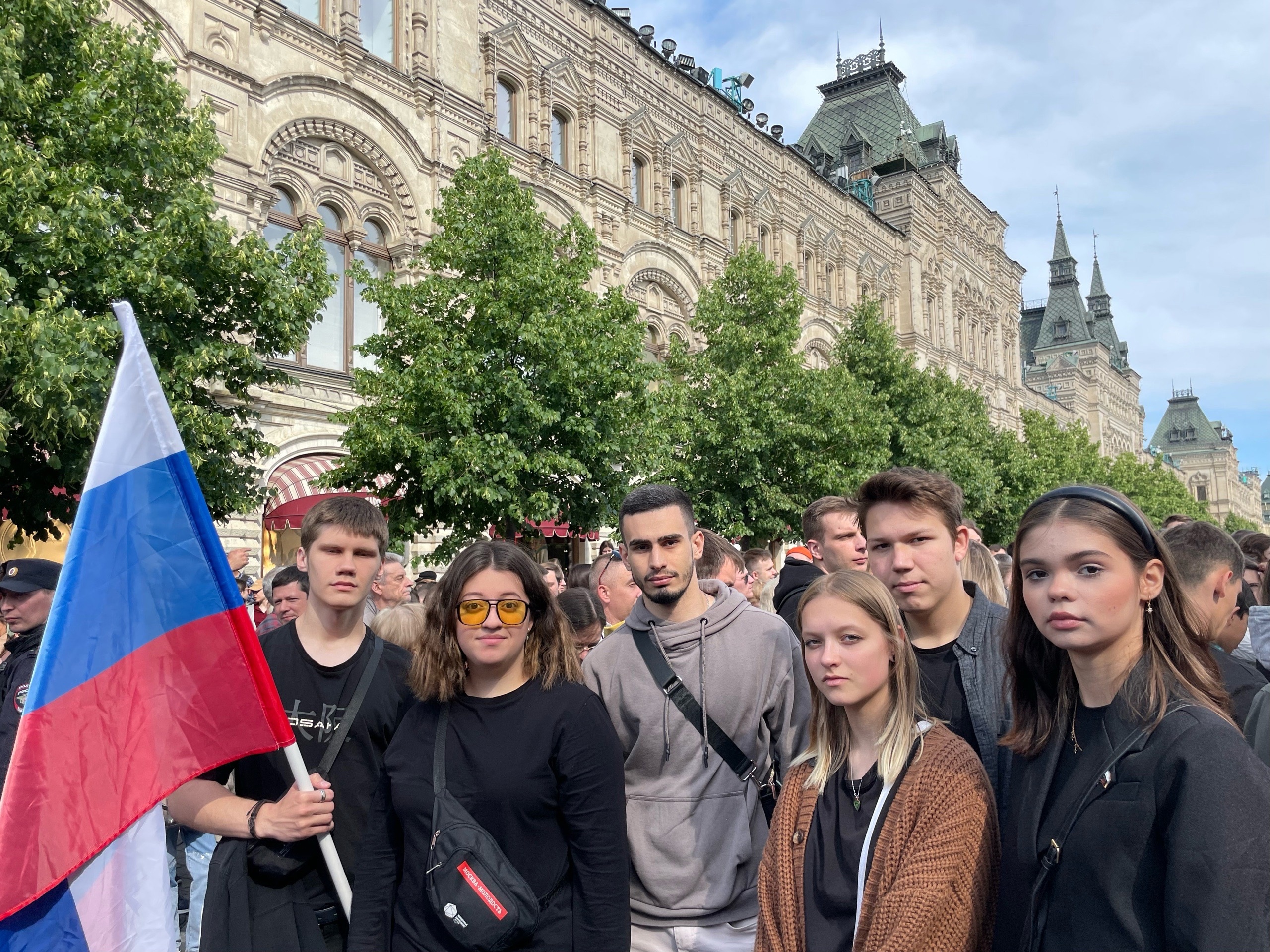Активисты посетили праздничный концерт на Красной площади. Фото: страница Молодежной палаты Таганского района в социальных сетях