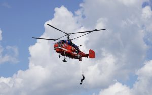 Спасатели-десантники реагируют на происшествия не только воздушным, но и наземным способом. Фото: Анна Быкова, «Вечерняя Москва»