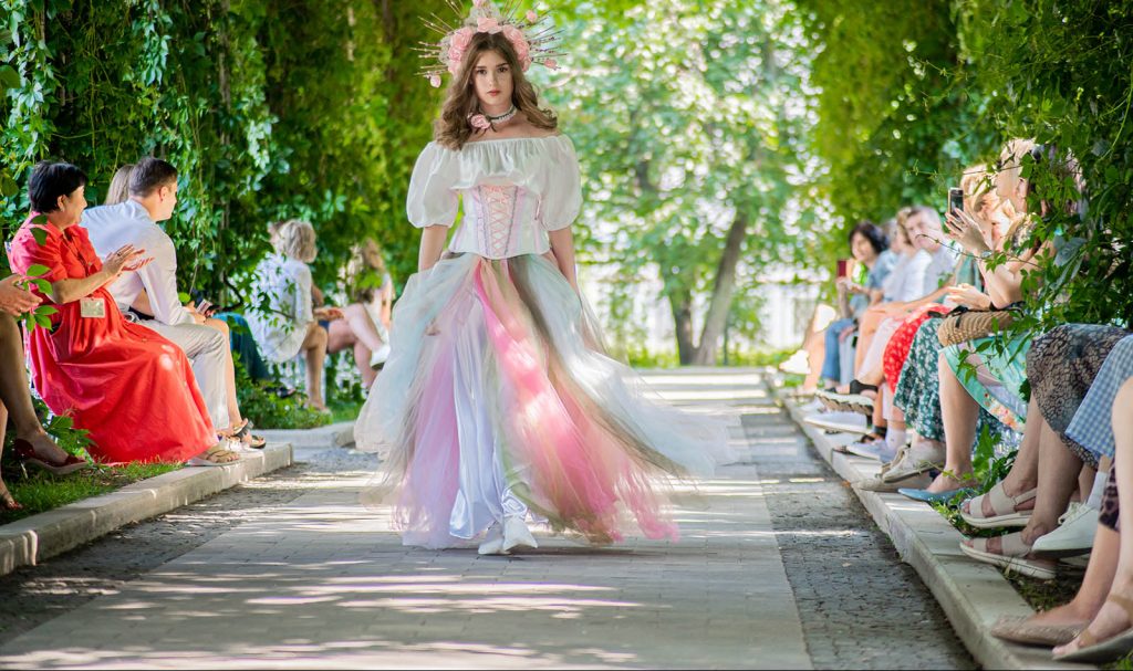 Цветы и мода: фестиваль «Зеленый подиум» пройдет в саду имени Николая Баумана