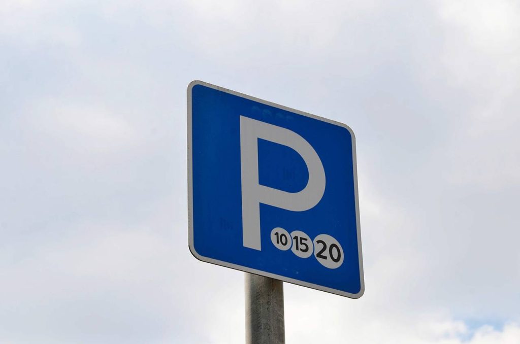 Синяя разметка: информирующие о платной парковке линии появятся в Москве