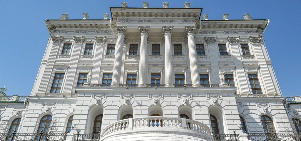 Свидетели старины: сотрудники РГБ рассказали об архитектурных объектах у ворот Дома Пашкова