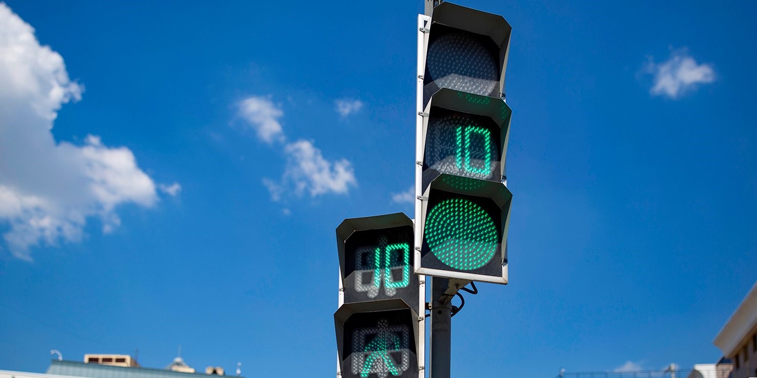 Уменьшенные устройства для регулирования движения транспорта и пешеходов снижают визуальный шум. Фото: сайт мэра Москвы