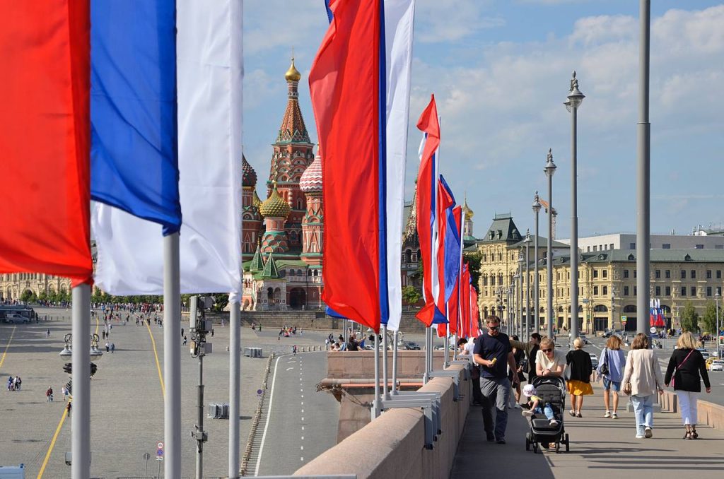 Москвичи смогут стать волонтерами в День Государственного флага Российской Федерации. Фото: Анна Быкова, «Вечерняя Москва»