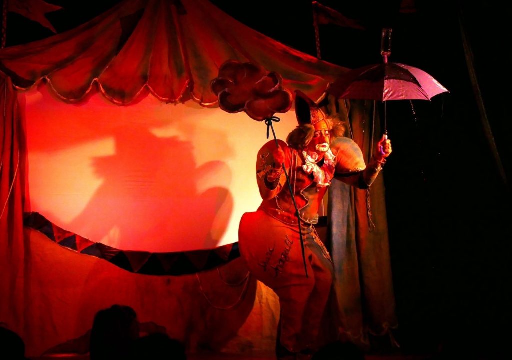Театр оживляет на сцене картины Шагала