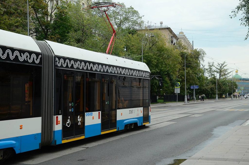 Теперь удобнее: Трамвайные остановки благоустроили на Бауманской улице