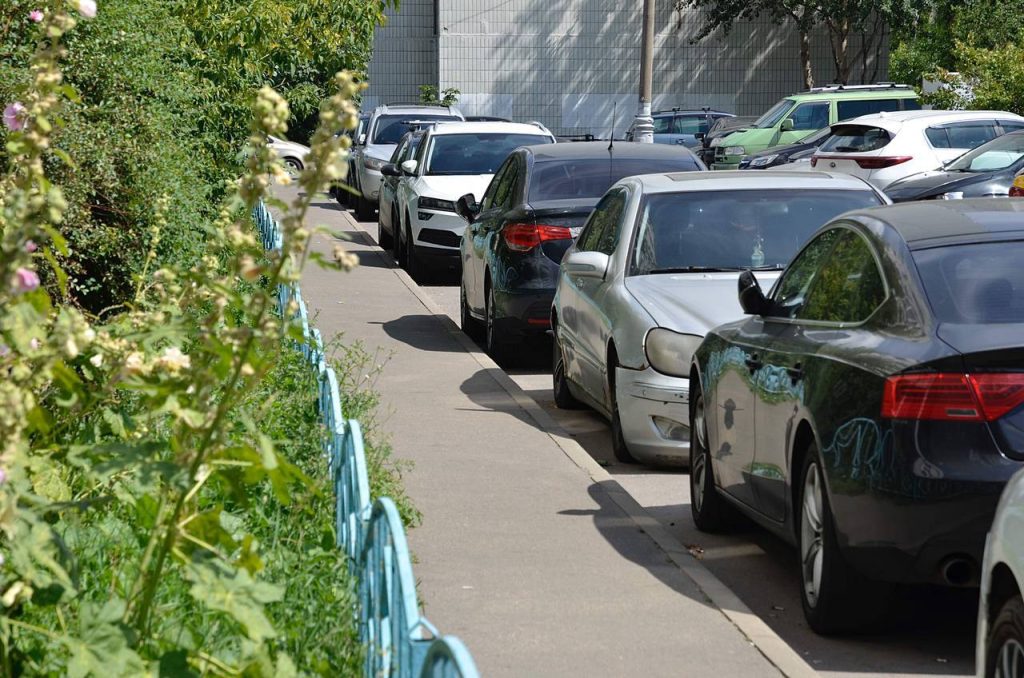 Специалисты «Жилищника» очистили парковки в Тверском районе