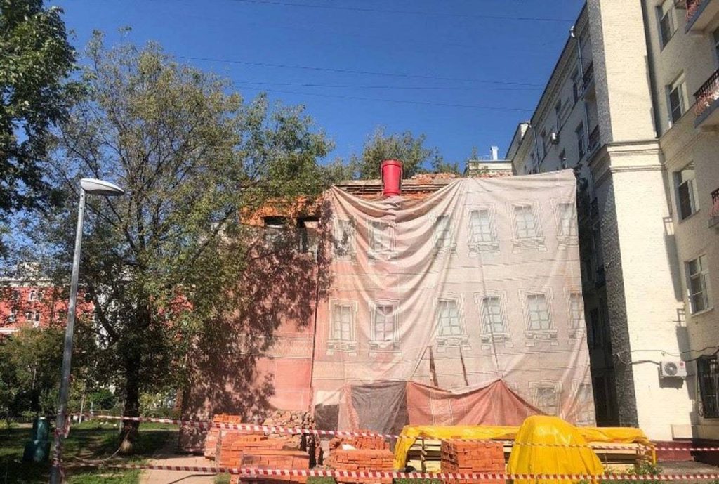 Незаконную реконструкцию здания пресекли в Пресненском районе