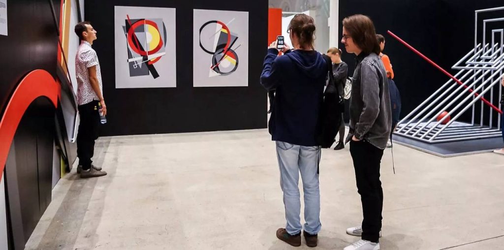 Дорожное кино: Выставка Ивана Чемакина откроется в Музее современного искусства