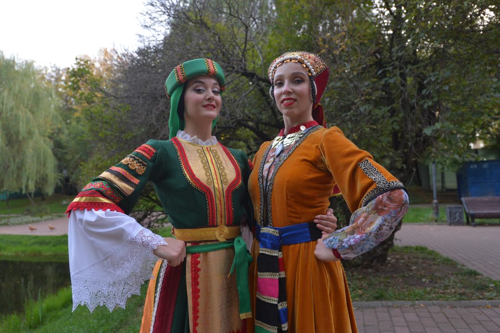 Первый межрегиональный фестиваль искусств «Серебряные ручьи» прошел в Екатерининском парке