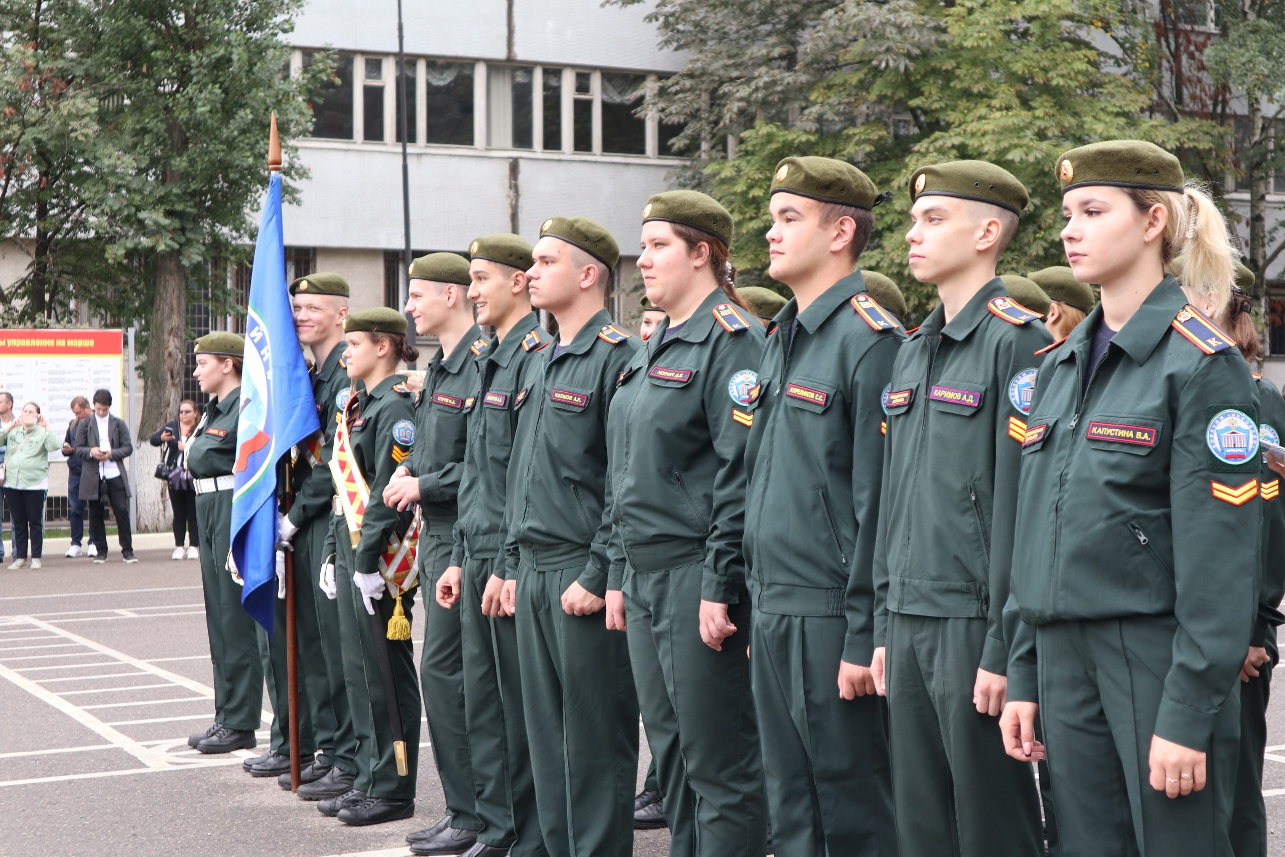 Руководство столичного главка Росгвардии поздравило курсантов подшефного  колледжа с присвоением ему почетного наименования