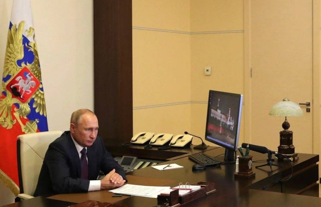Путин проголосовал онлайн на выборах мэра Москвы