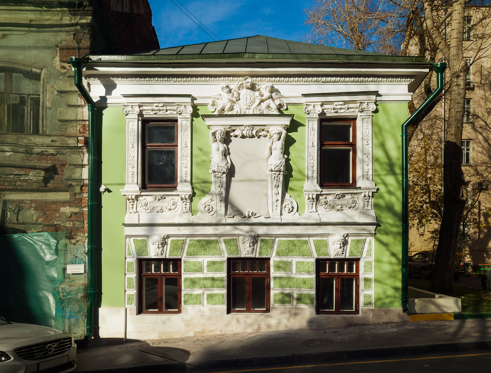 14 октября 2013 года. Дом № 7, строение 1 по Печатникову переулку сразу после реставрации. Фото: Мосгорнаследие