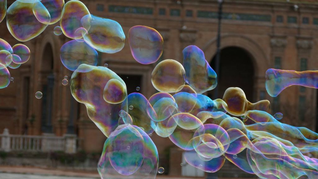 Мыльные пузыри и световые шоу: Юных москвичей пригласили на представления в ЦДМ