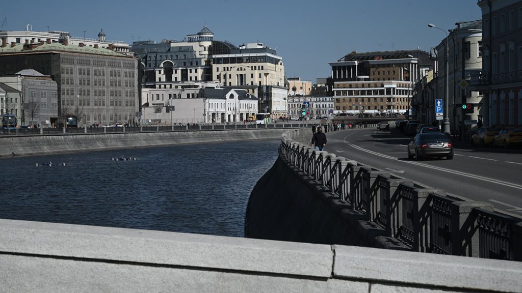 Консервацию фонтанов завершили возле Третьяковского моста