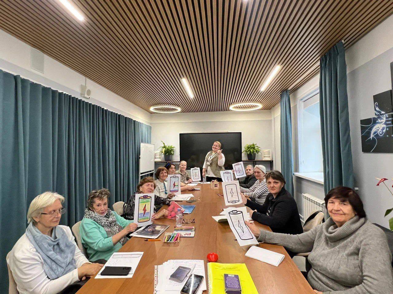 Группы психологической поддержки собираются в социальном центре раз в неделю. Фото: Telegram-канал Префектуры ЦАО