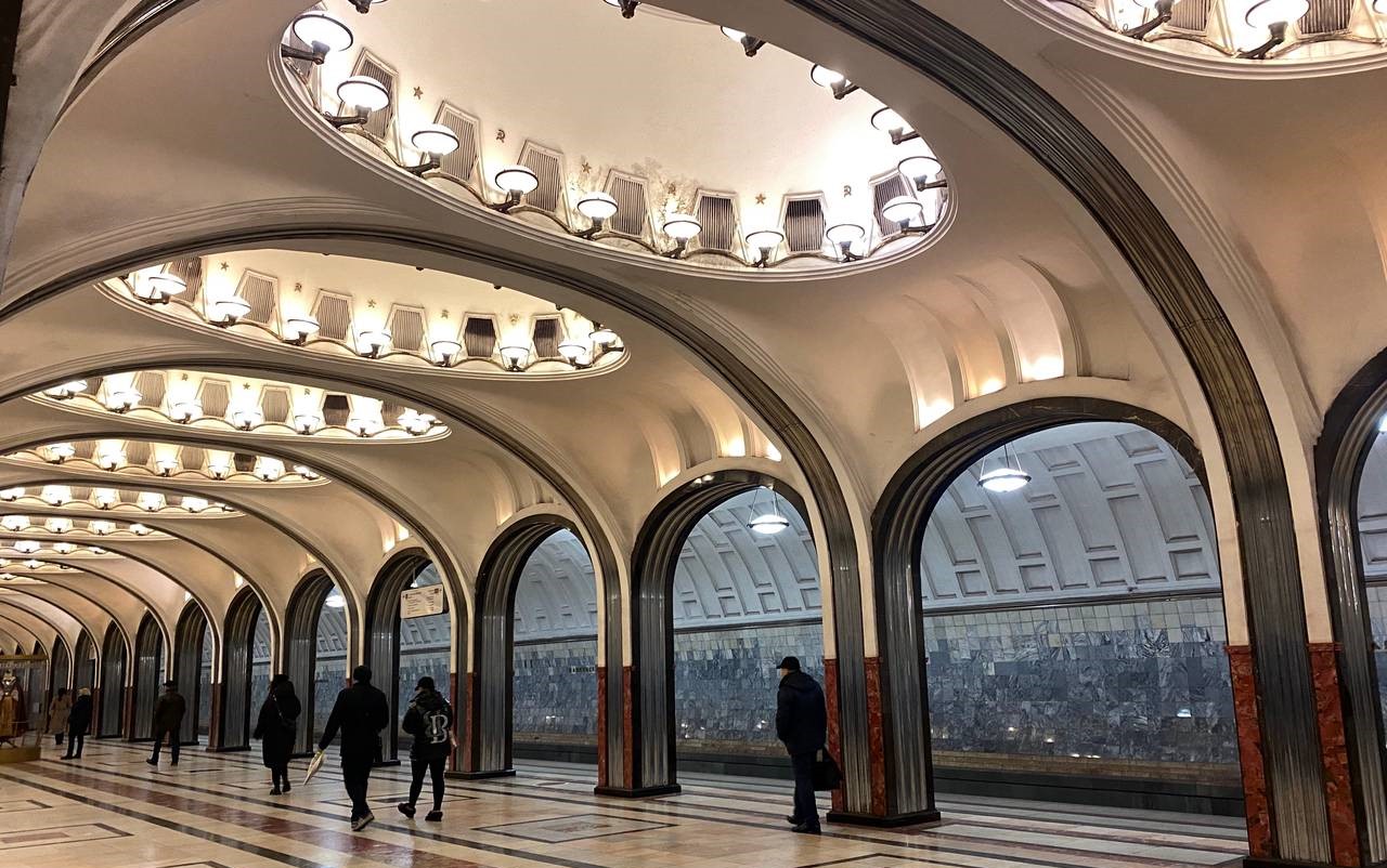 Горожане смогут увидеть разнообразие светильников метро на выставке до 10 декабря. Фото: Анна Быкова, «Вечерняя Москва»