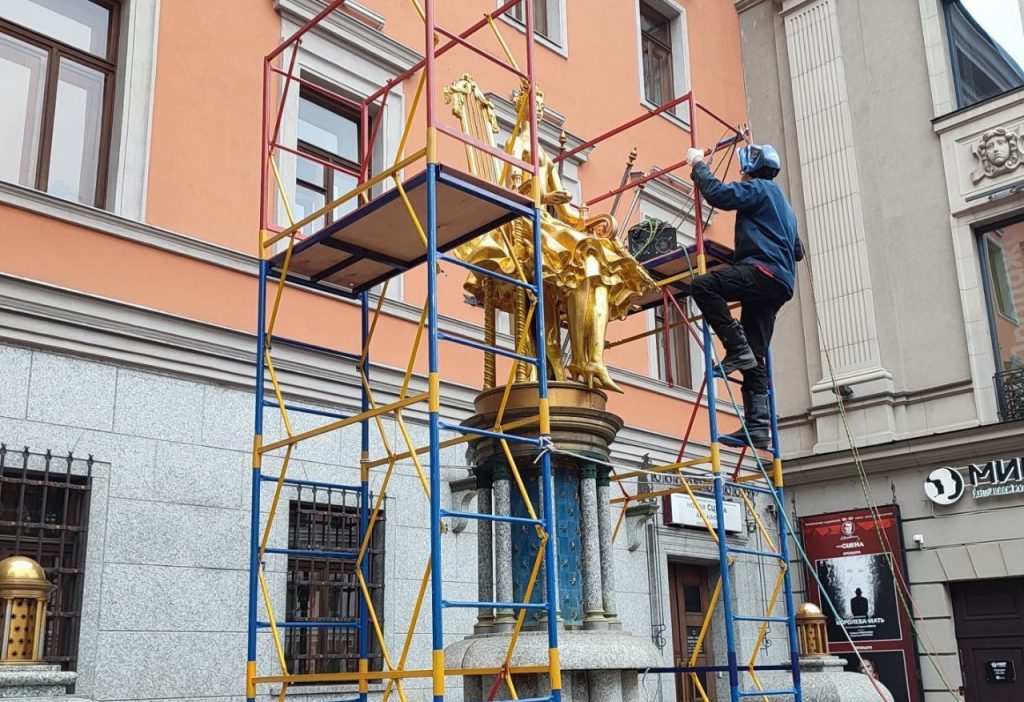 Монтаж балдахина над скульптурой «Принцесса Турандот» начался в столице