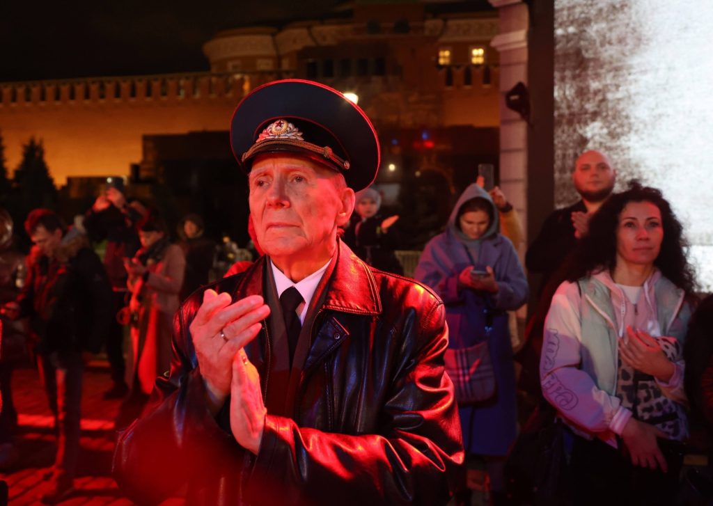 Вечная память о подвигах: артисты театра Российской Армии выступили с концертом на Красной площади