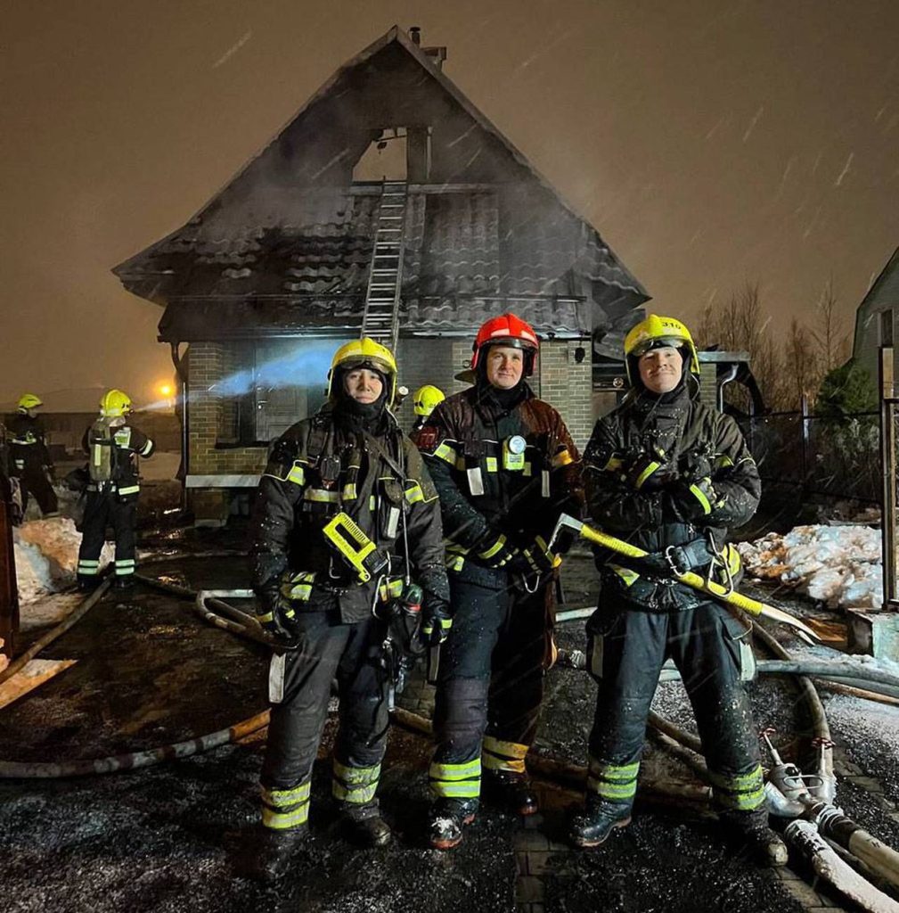 В снег, огонь и воду: столичные спасатели — о своей работе