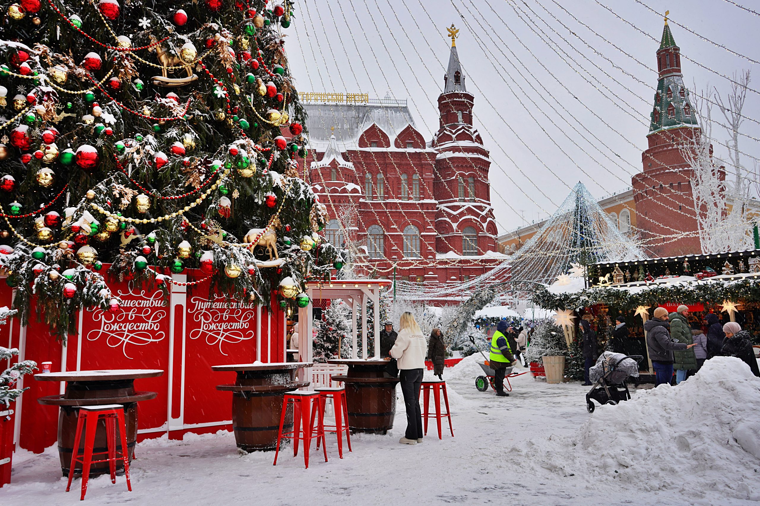 Москвичи выполнили свыше 500 задний новогоднего фестиваля. Фото: Анна Быкова, «Вечерняя Москва»