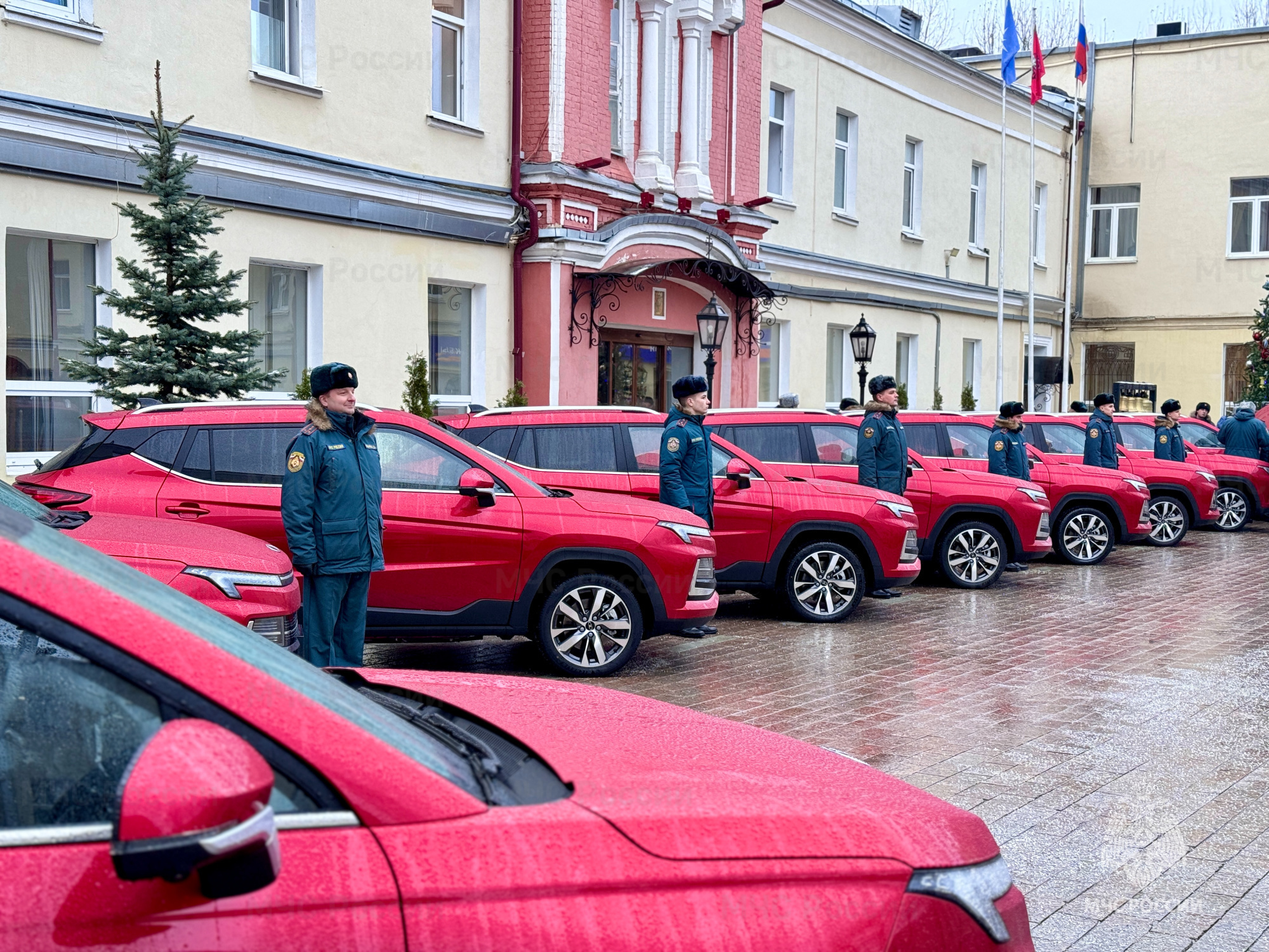 Автопарк столичного управления МЧС России пополнился современными  электромобилями Москвич