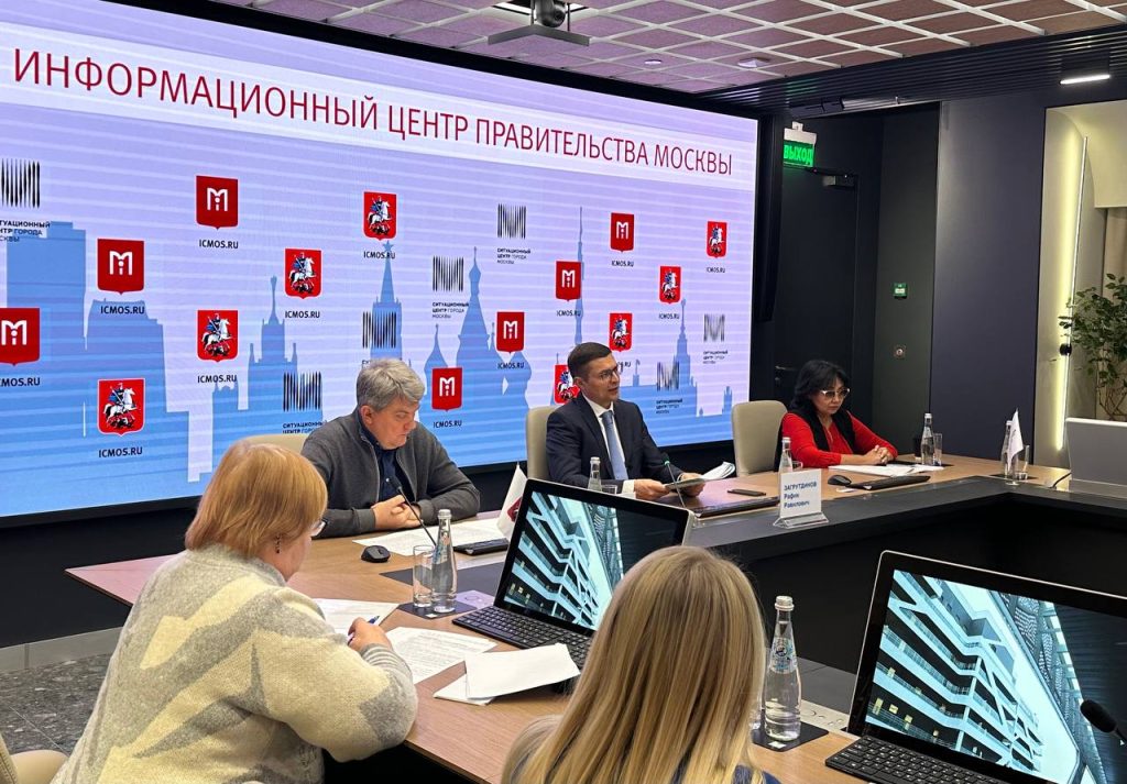 Руководитель Департамента строительства Москвы Рафик Загрутдинов выступил на пресс-конференции в столице