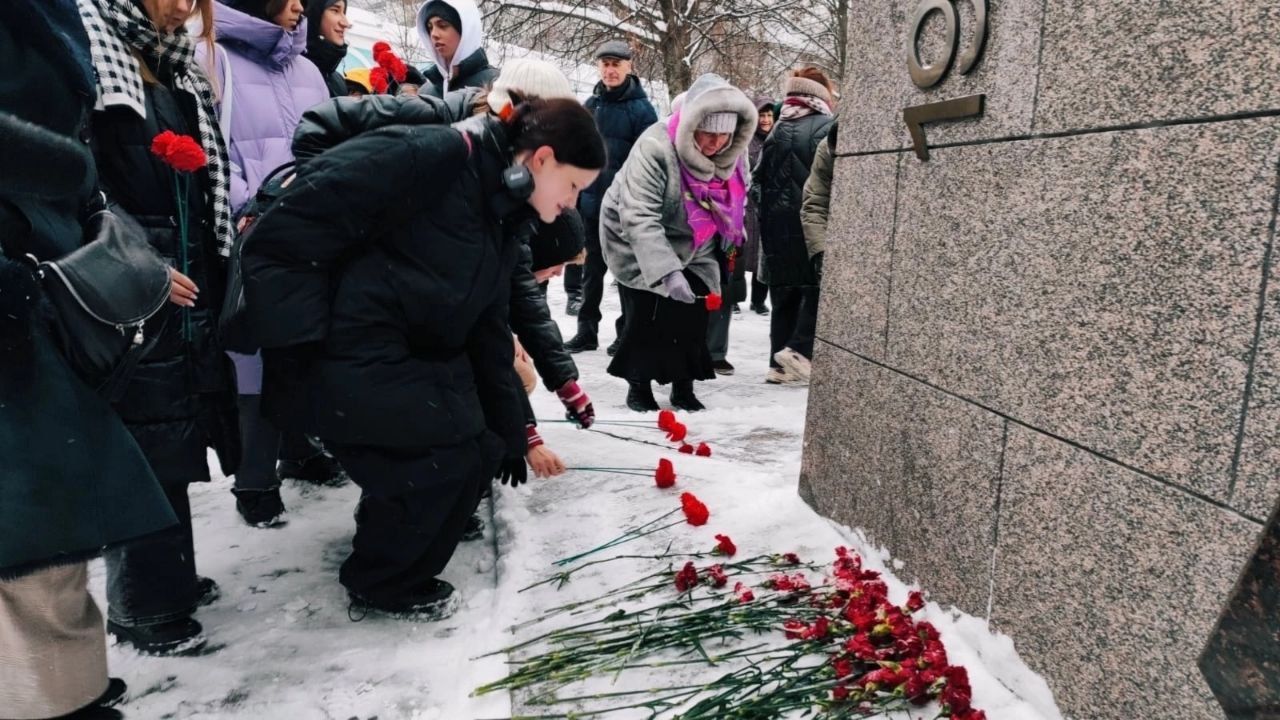 Церемонию возложения цветов организовал Совет ветеранов Мещанского района. Фото: страница Лидии Касаткиной в социальных сетях