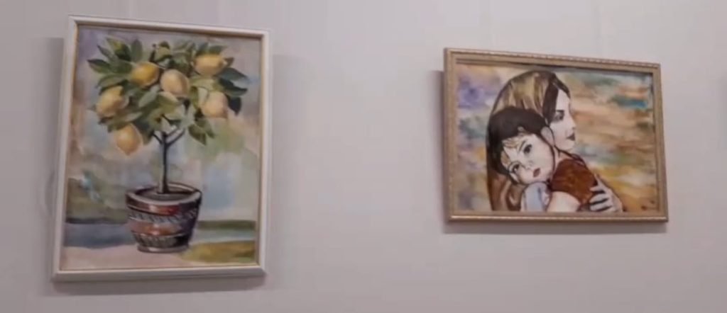 Открылась экспозиция рисунков участницы «Московского долголетия»