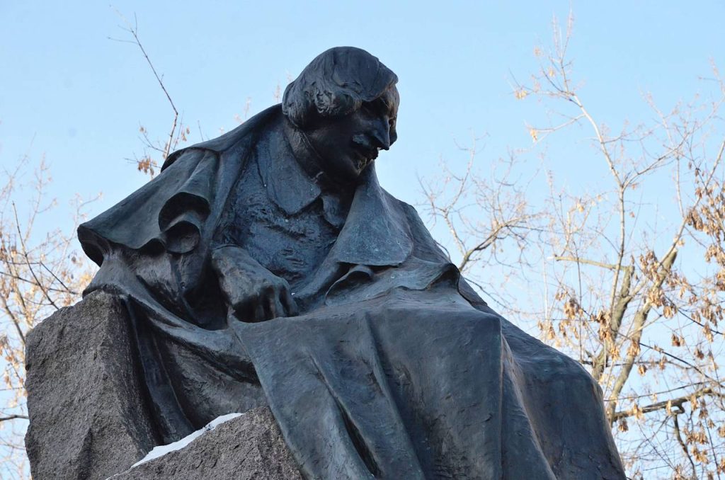 Тактильный макет памятника Николаю Гоголю установили в районе Арбат