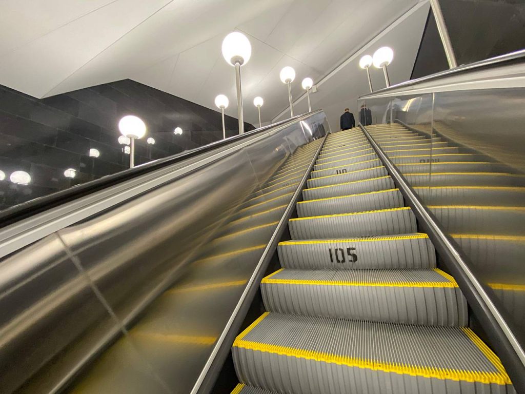 Эскалаторы отремонтируют на двух станциях метро в центре Москвы