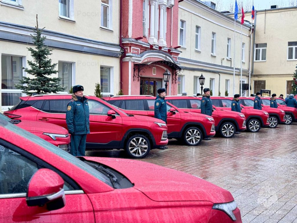 Автопарк столичного управления МЧС России пополнился современными электромобилями Москвичм