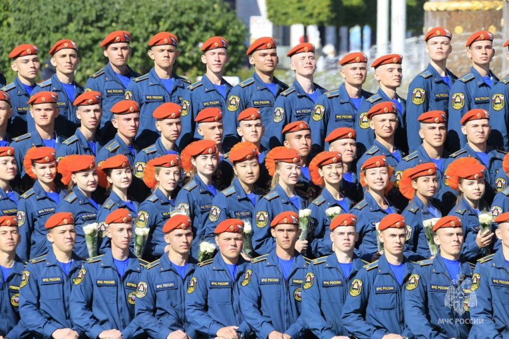 МЧС России поздравляет курсантов и студентов ведомственных вузов со студенческим праздником