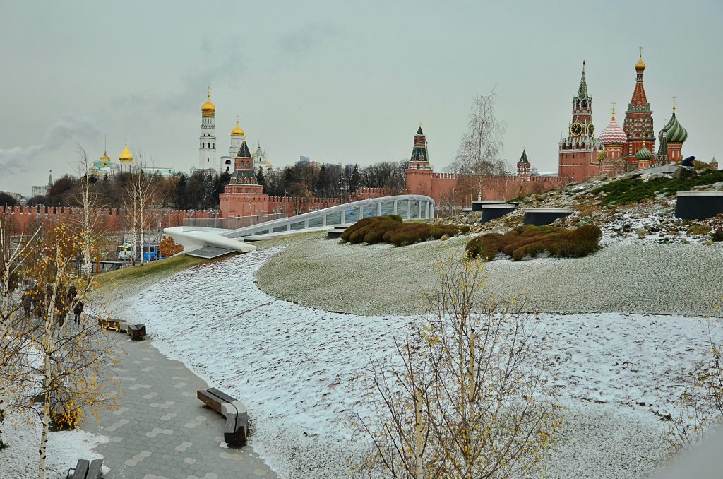 Облачную погоду и небольшой снег спрогнозировали в Москве и области в субботу