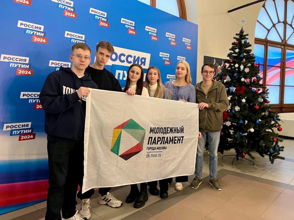 Активисты Молодежной палаты Тверского района посетили предвыборный штаб в Гостином дворе