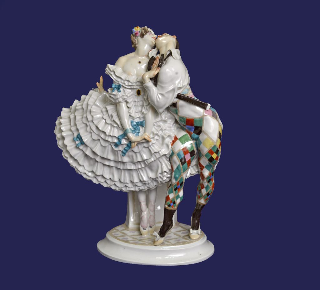 Чудо «Русских сезонов»: полную коллекцию фарфоровых статуэток из серии «Русский балет» собрали в Бахрушинском музее