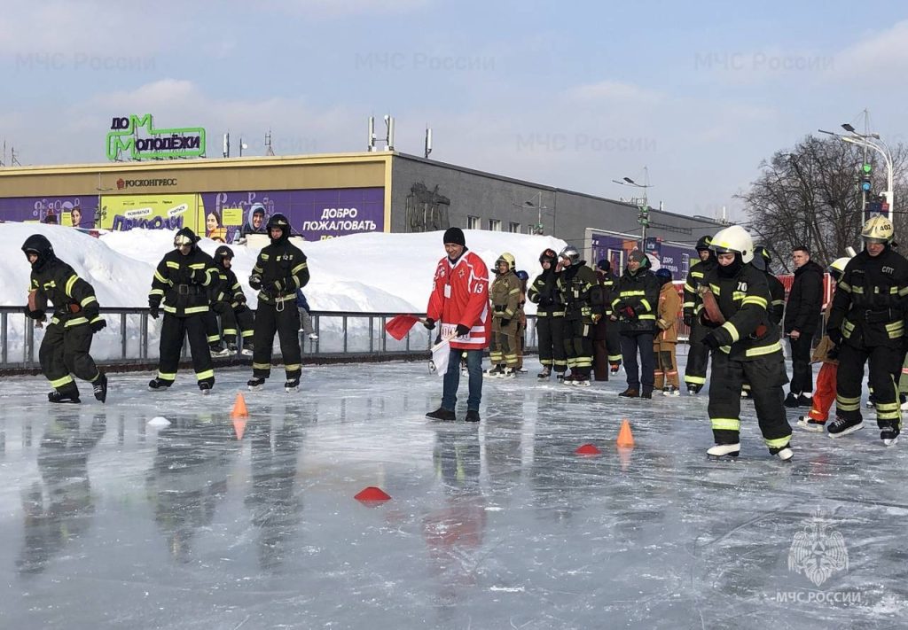 Пожарно-спасательный флешмоб состоялся на территории ВДНХ под эгидой МЧС России
