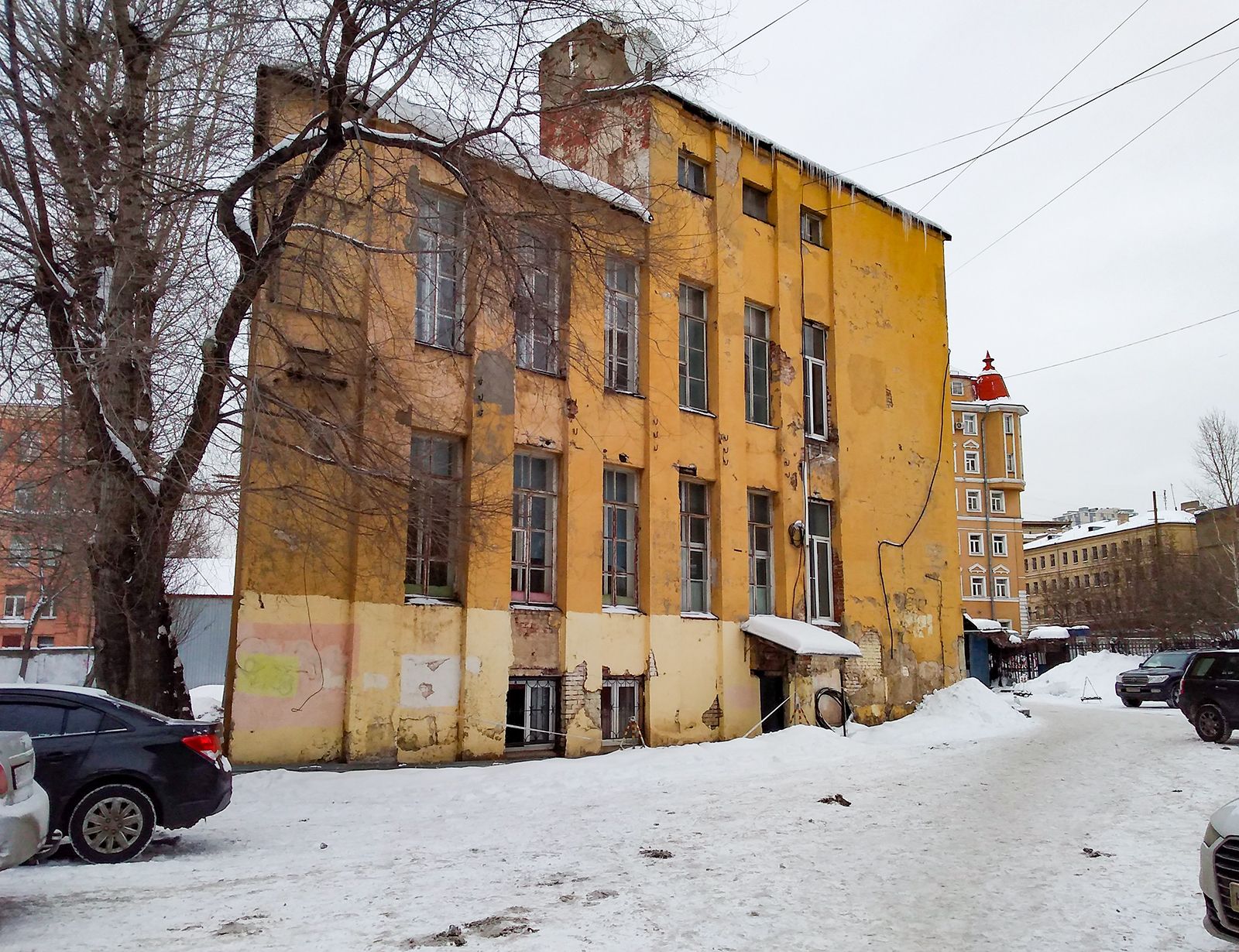 Здание конторы, как и сам Новосухаревский рынок, начали возводить в 1924 году, когда решено было закрыть стихийный Сухаревский рынок. Фото: сайт мэра Москвы
