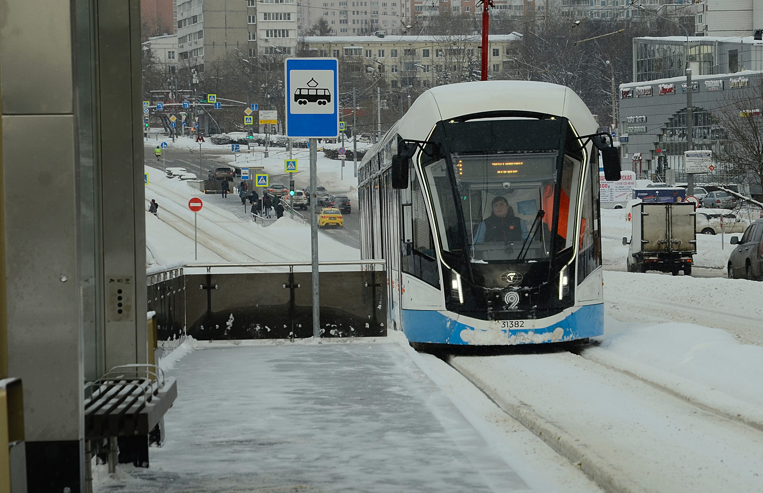 Остановки маршрутов №024 и №40 перенесли на трамвайные платформы. Фото: Анна Быкова, «Вечерняя Москва»