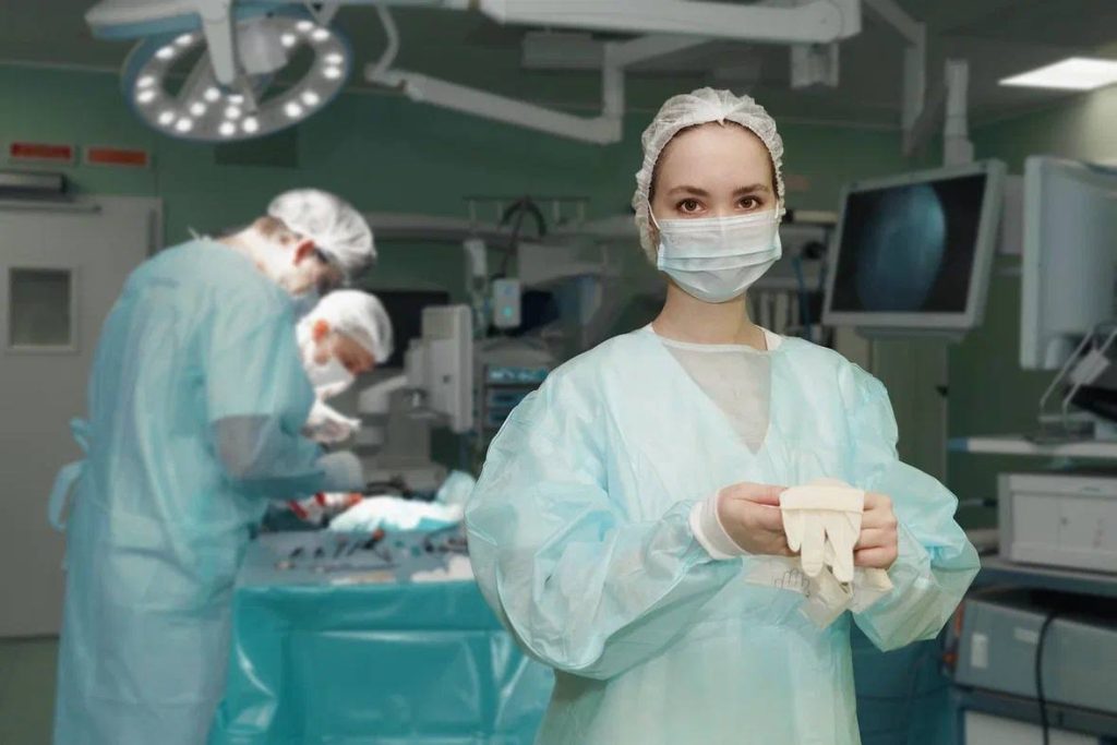 Операционных сестер Морозовской больницы поздравили с профессиональным праздником