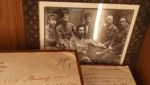 Феликс Дзержинский (слева) с работниками ВЧК. Фото 1919 года. Фото: Андрей Объедков, «Вечерняя Москва» 