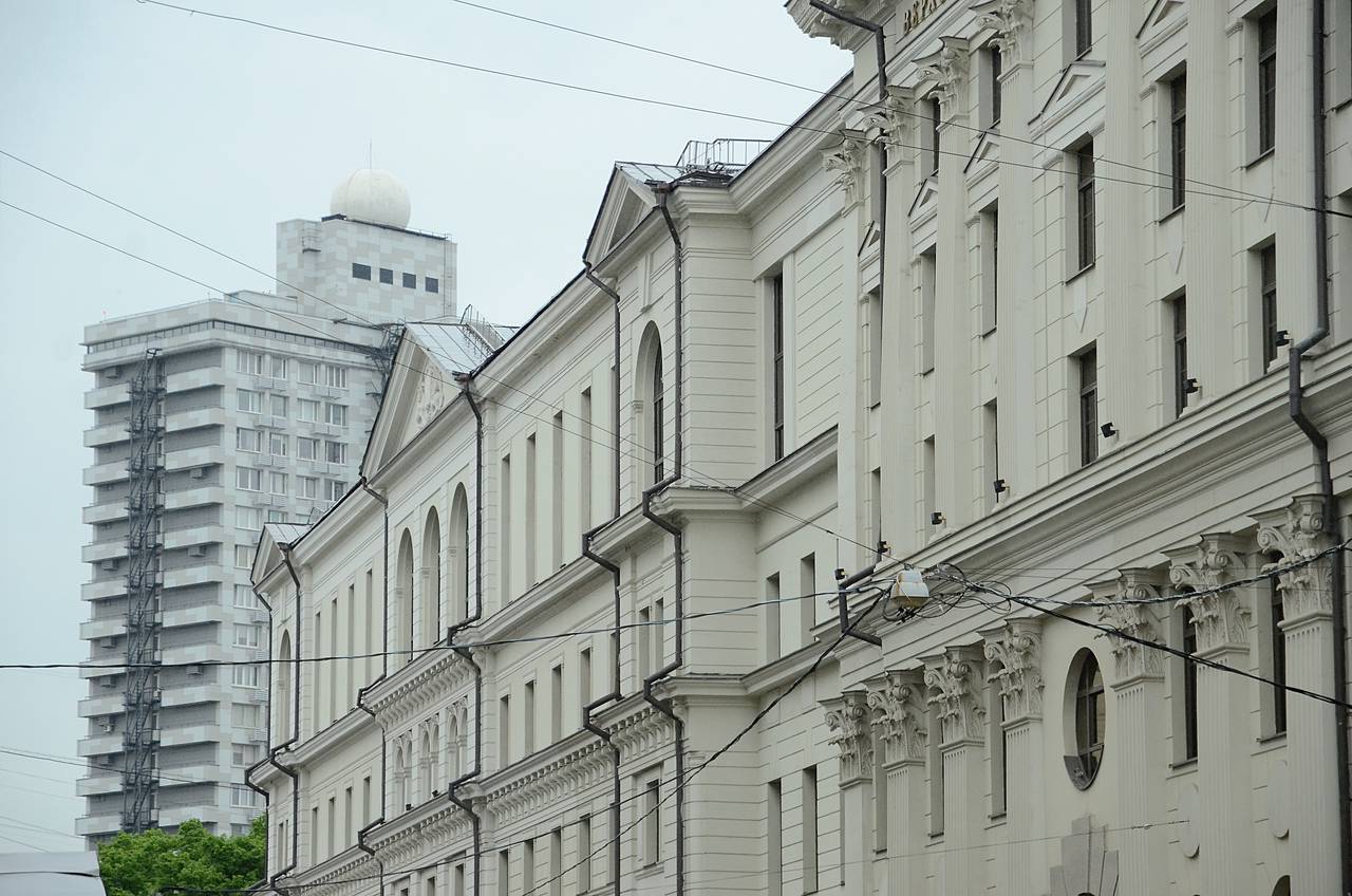 Свыше 140 крыш многоквартирных домов обновят в ЦАО. Фото: Анна Быкова, «Вечерняя Москва»